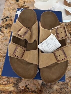 NWT-BIRKENSTOCK SANDALS unisex